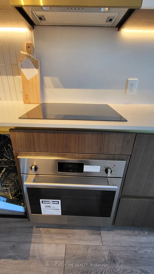 Additional image 10 of 1285 Queen St Unit 403