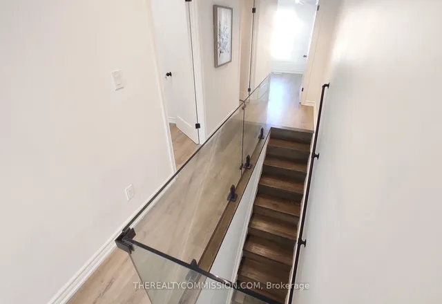 Additional image 16 of 613 Dufferin St