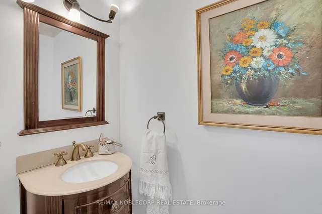 Additional image 18 of 35 Yorkdale Cres