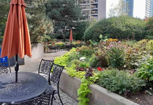 Additional image 31 of 33 Harbour Sq Unit 2037