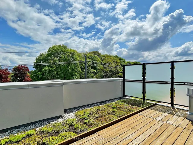 Additional image 24 of 2460B Bayview Ave