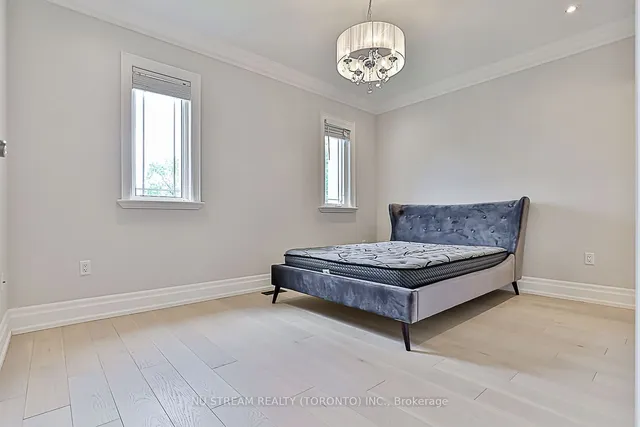 Additional image 25 of 28 Abitibi Ave