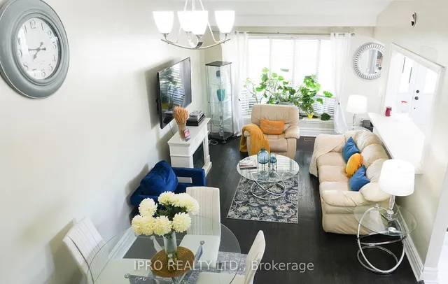 Additional image 2 of 11 Unser Gate