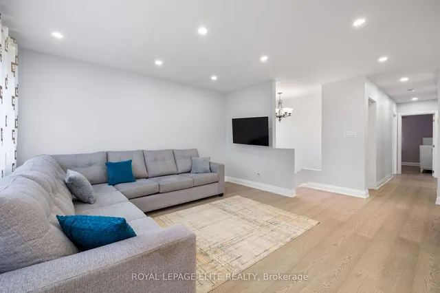 Additional image 6 of 6 LACHINE Crt