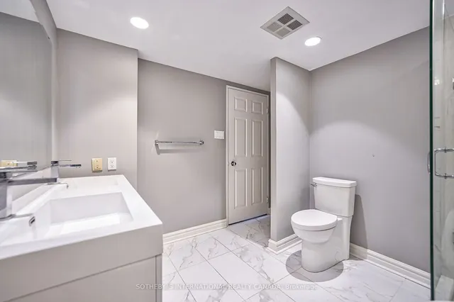 Additional image 24 of 33 University Ave Unit 2506