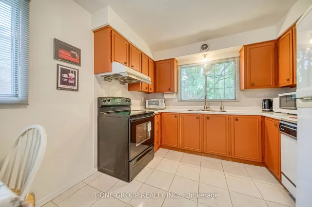 Additional image 16 of 20 Zircon Crt