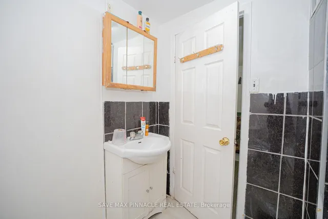 Additional image 33 of 1563 Albion Rd Unit 66