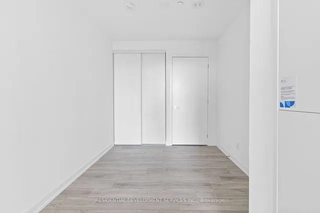 Additional image 9 of 3100 Keele St Unit 823