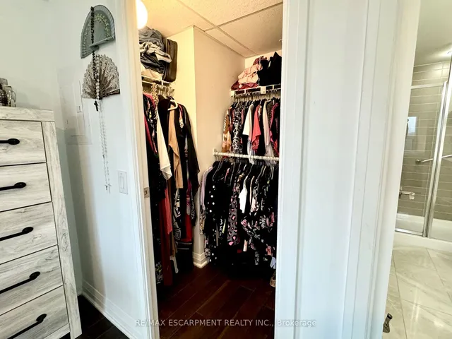 Additional image 11 of 1 Valhalla Inn Rd Unit 1102