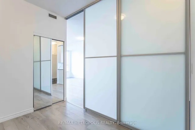 Additional image 5 of 500 Sherbourne St Unit 1811