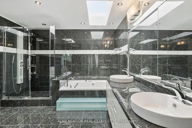 Additional image 18 of 31 Carnival Crt