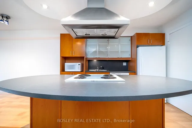 Additional image 10 of 550 Queens Quay Unit 318