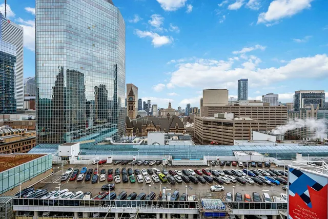 Additional image 34 of 197 Yonge St Unit 1411