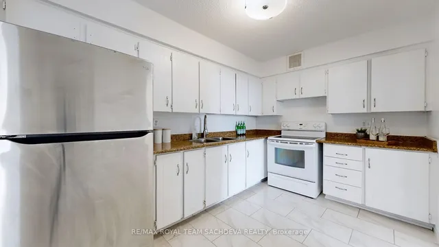 Additional image 15 of 3380 Eglinton Ave Unit 1709
