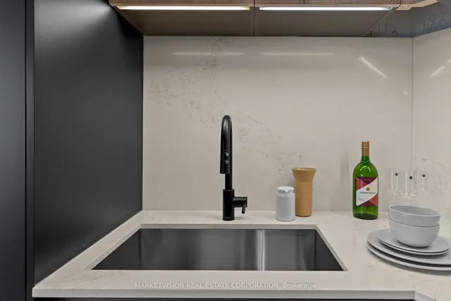 Additional image 9 of 2625 Dundas St Unit 404