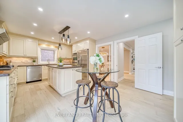 Additional image 17 of 8 Elliotwood Crt