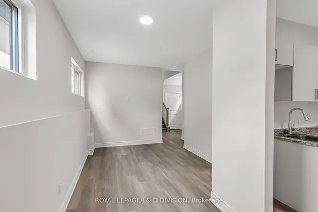 Additional image 33 of 19 Lambton Ave