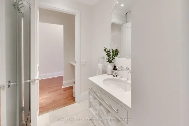 Additional image 11 of 20 Scrivener Sq Unit 313