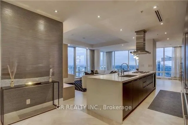 Additional image 7 of 180 University Ave Unit 5504