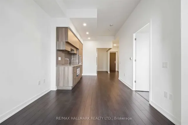 Additional image 10 of 39 Roehampton Ave Unit 1210