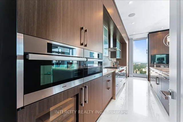 Additional image 17 of 50 Yorkville Ave Unit 4001