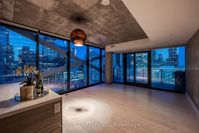 224 King St Unit 1504