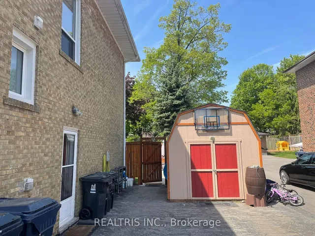 Additional image 30 of 18 Muskoka Ave