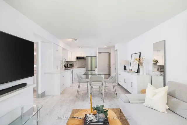 Additional image 9 of 81 Navy Wharf Crt Unit 302