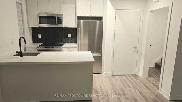 Additional image 4 of 40 Ed Clark Gdns Unit TH #16