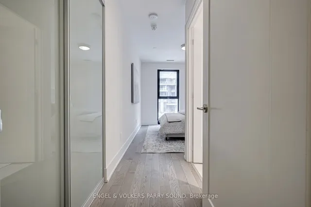 Additional image 34 of 118 Merchants' Wharf Unit 104