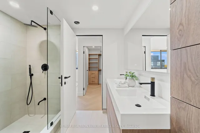 Additional image 39 of 55A Avenue Rd Unit 602