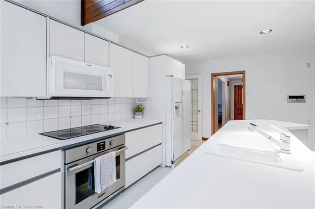 Additional image 14 of 18 Burnt Log Cres