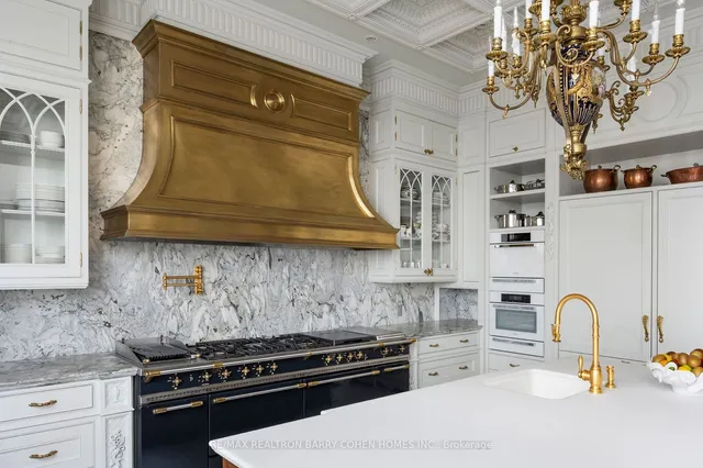 Additional image 11 of 50 Yorkville Ave Unit 5202