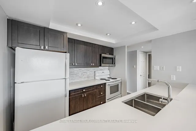 Additional image 10 of 77 Harbour Sq Unit 1611