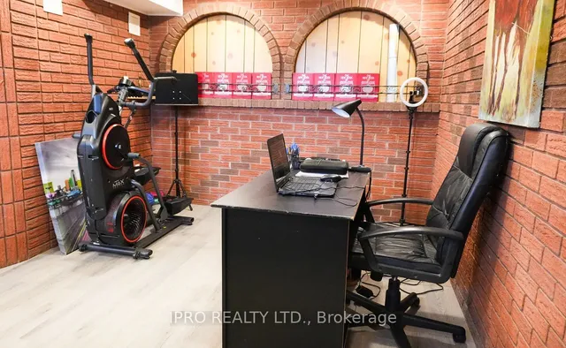 Additional image 26 of 11 Unser Gate