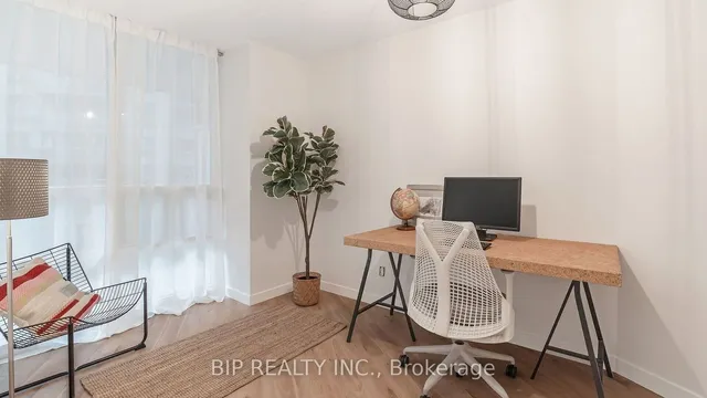 Additional image 25 of 30 Grand Trunk Cres Unit 315