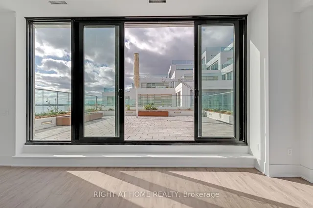 Additional image 9 of 118 Merchants' Wharf Unit 912