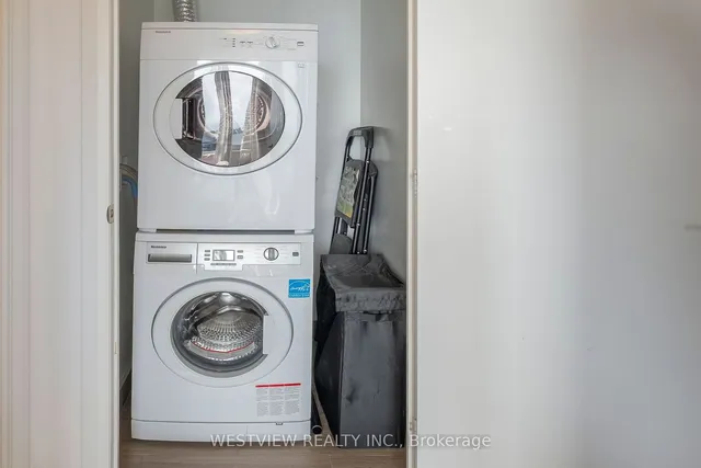 Additional image 21 of 36 Park Lawn Rd Unit 4102