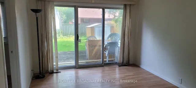 Additional image 4 of 71 Oakley Blvd