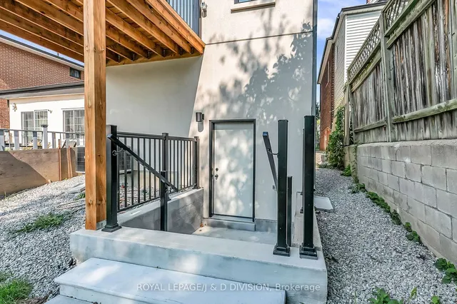 Additional image 40 of 19 Lambton Ave