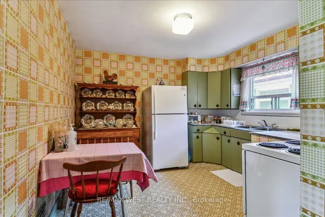 Additional image 4 of 33 Warnica Ave
