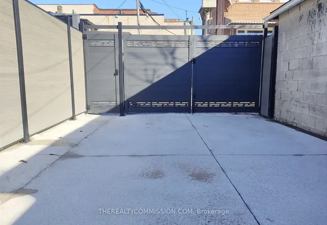 Additional image 39 of 613 Dufferin St