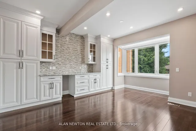 Additional image 9 of 31 Carnival Crt