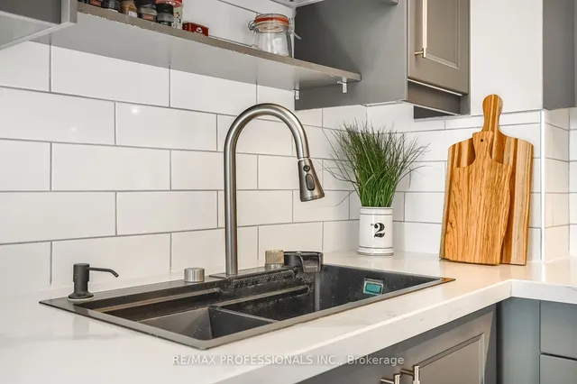 Additional image 18 of 3000 Bathurst St Unit 1205