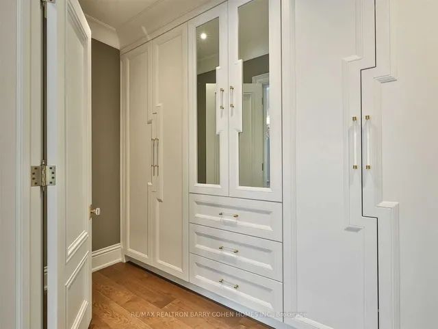 Additional image 30 of 31 Russell Hill Rd