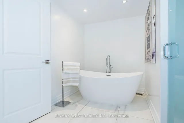 Additional image 16 of 423 Guildwood Pkwy