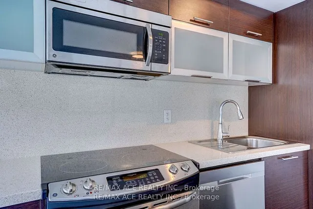 Additional image 11 of 386 Yonge St Unit 702