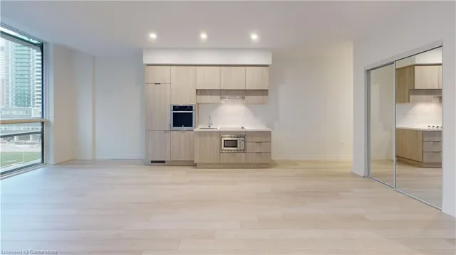 Additional image 17 of 39 Roehampton Ave Unit 411