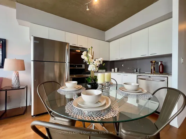 Additional image 4 of 22 Wellesley St Unit 1802