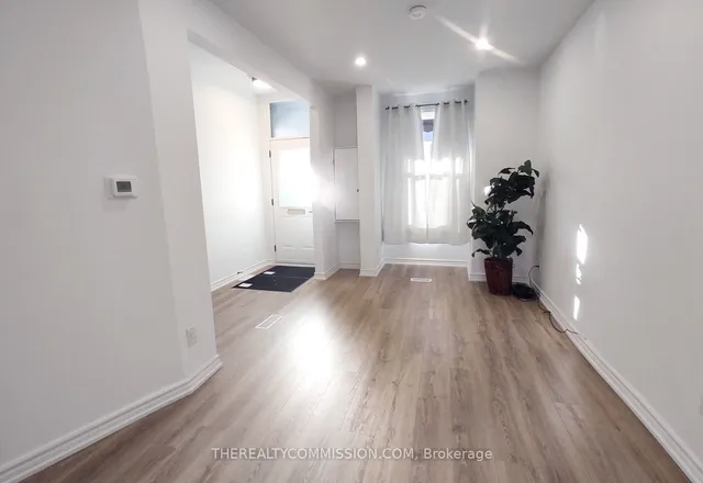 Additional image 11 of 613 Dufferin St